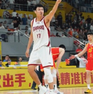 焦海龙G1赛后与球迷争执，CBA官宣被罚3万，G2激烈对抗仍将继续！